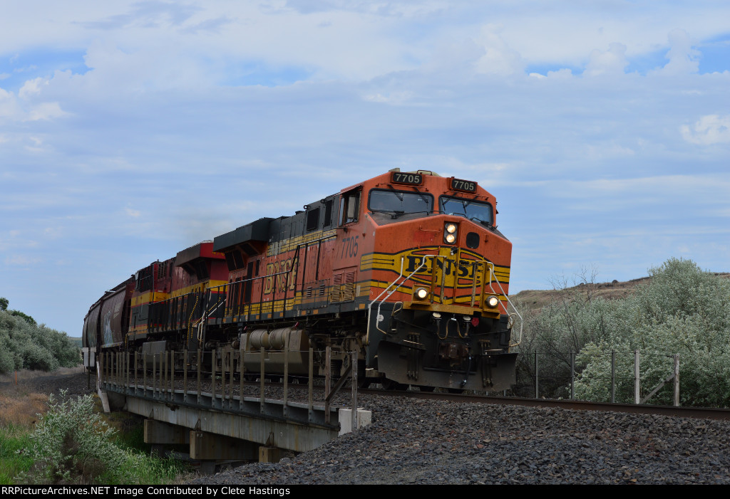 BNSF 7705 WB